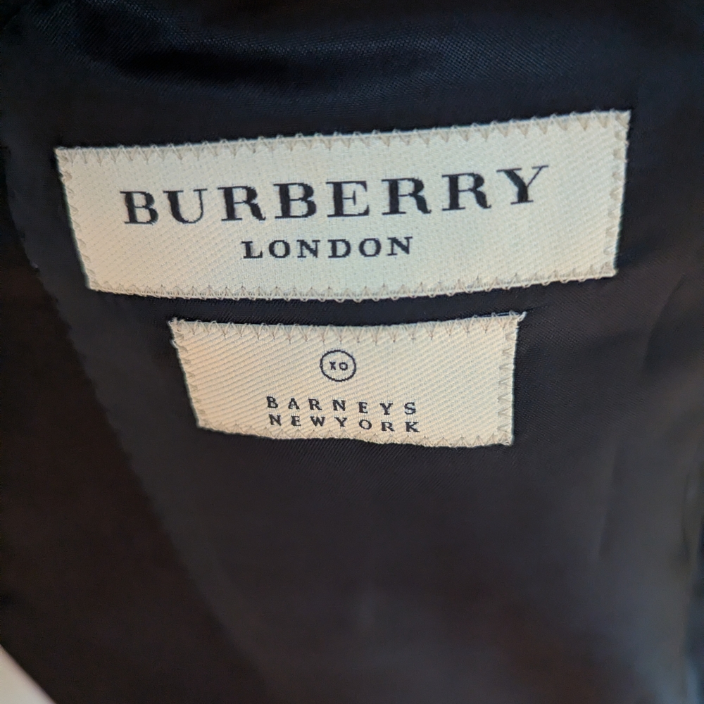 Burberry Black Sport Coat with Structured Design and Notched Lapels - Picture 5 of 6